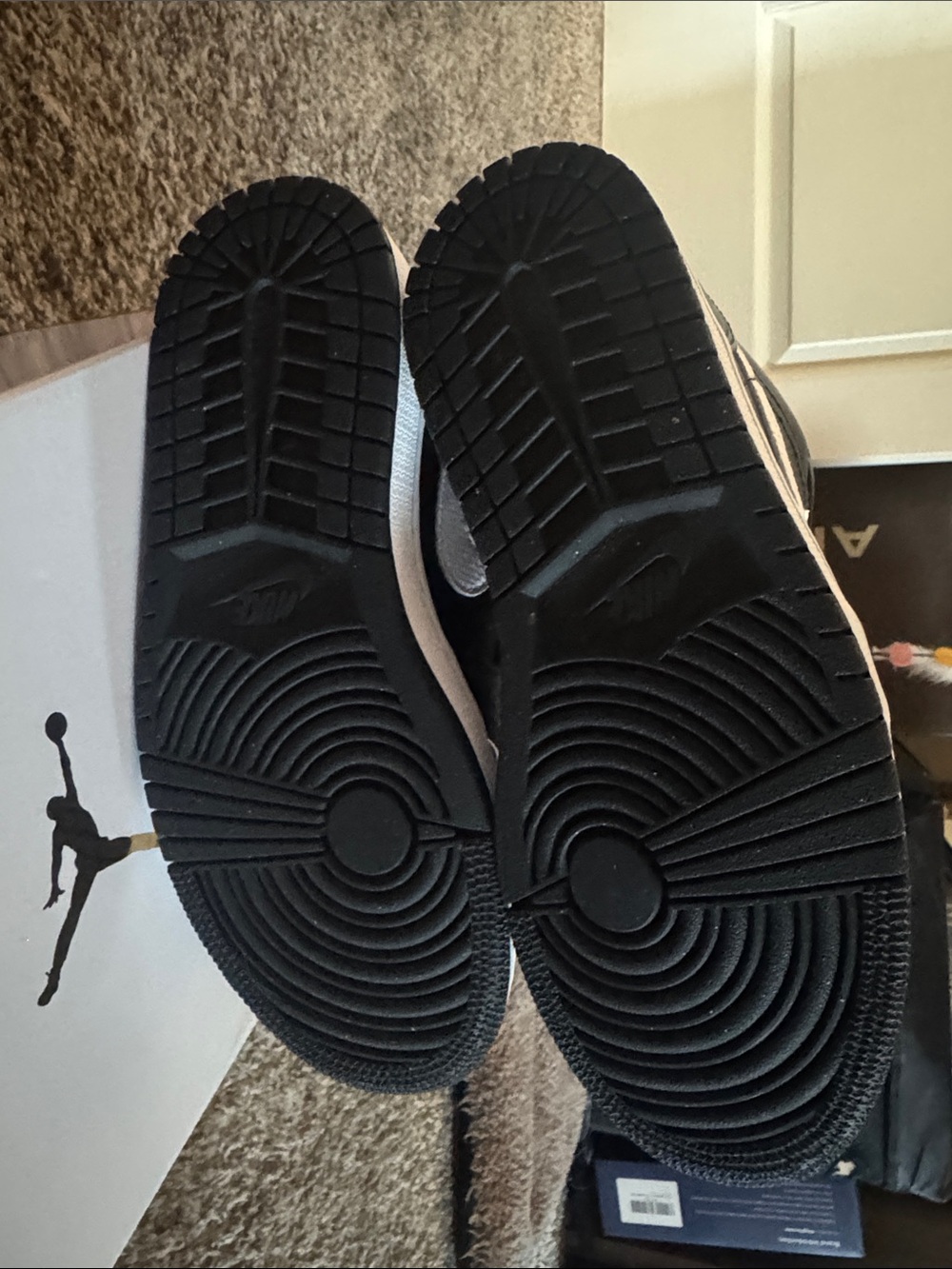 Jordan 1 Black and White wknd Low-Top Sneakers - Picture 5 of 7